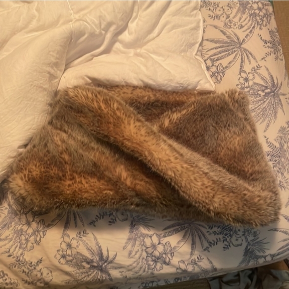 Aerie Faux Fur Neck Warmer - Picture 1 of 4